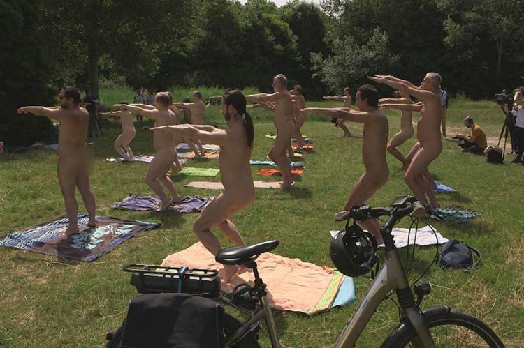 "Vacances naturistes : vivre heureux sans se cacher" sur C8 vendredi 14 juillet 2023 - Vidéo