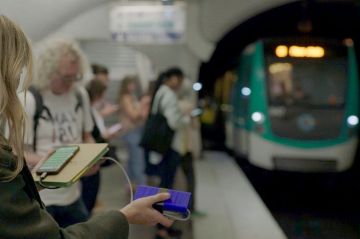 &quot;Vert de rage&quot; : enquête sur la qualité de l&#039;air dans le Métro de Paris lundi 2 octobre 2023 sur France 5 - Vidéo