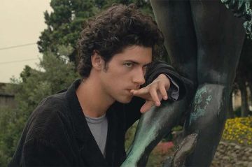 Le film &quot;Conte d&#039;été&quot; d&#039;Éric Rohmer rediffusé sur T18 dimanche 13 juillet 2025