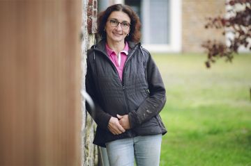 &quot;L&#039;amour est dans le pré&quot; : découvrez Géraldine, éleveuse d&#039;alpagas, agricultrice de la saison 20 sur M6