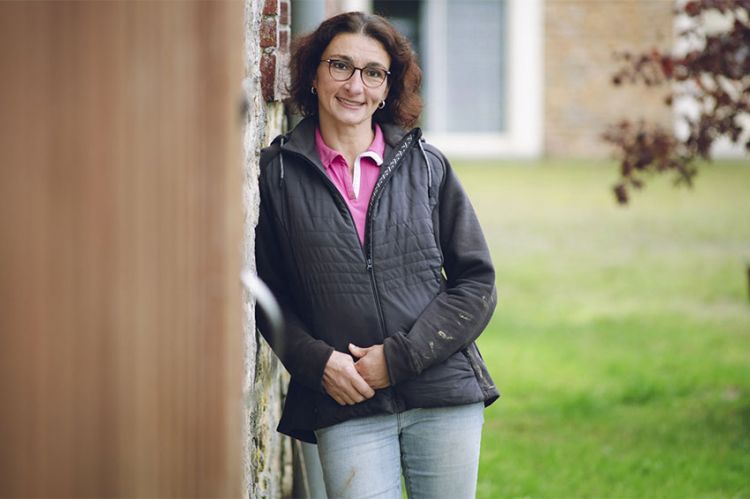 "L'amour est dans le pré" : découvrez Géraldine, éleveuse d'alpagas, agricultrice de la saison 20 sur M6