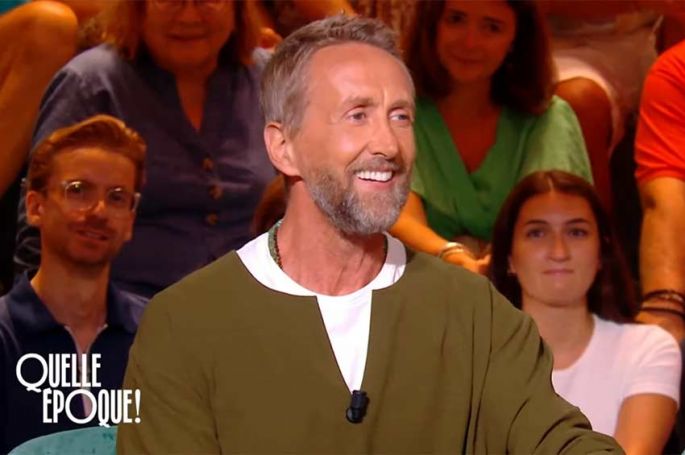 &quot;Le Phil&#039;Pol&quot; de Philippe Caverivière du 9 septembre 2023 dans &quot;Quelle époque !&quot; sur France 2 - Vidéo