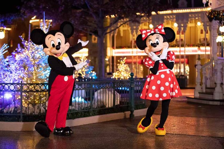 « La magie de Noël à Disneyland : les plus grands secrets enfin révélés ! » sur C8 jeudi 23 décembre avec Lorie Pester