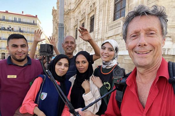 "J'irai dormir chez vous" en Algérie avec Antoine de Maximy vendredi 8 mars 2024 sur RMC Découverte - Video