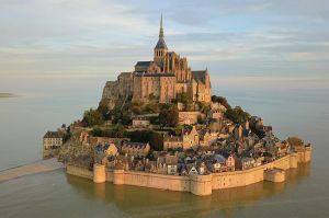 “Meurtres au Mont Saint-Michel” en tournage avec Anthony Delon pour France 3