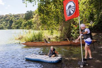 "Pékin Express" : une première mission sur le lac Duluti pour les candidats à peine descendus de l'avion (vidéo)