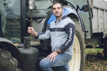 &quot;L&#039;amour est dans le pré&quot; : découvrez Julien, producteur de fourrage, agriculteur de la saison 20 sur M6