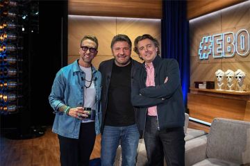 En bande organisée dimanche 23 juin 2024 : les invités de Philippe Caverivière &amp; Alex Vizorek sur France 2