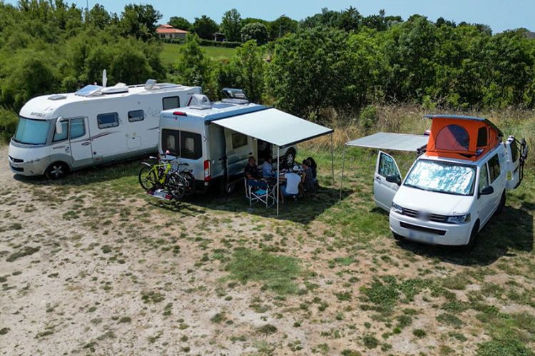 La folie du camping car - Le 1er épisode de la saison 3 diffusé sur C8 jeudi 16 mai 2024