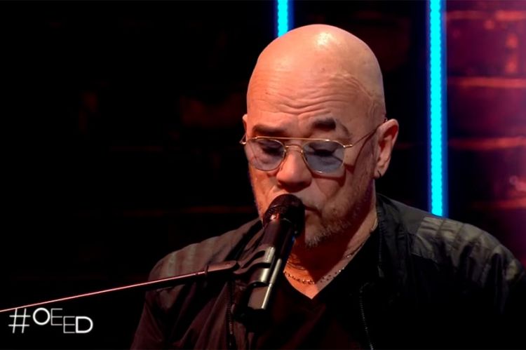 “On est en direct” : Pascal Obispo interprète 3 titres en live au piano (vidéo)