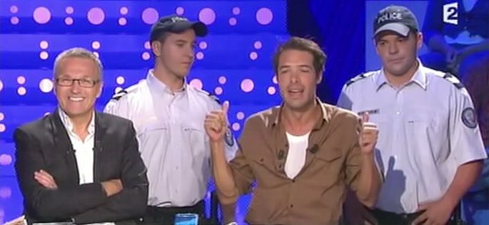 “On n&#039;est pas couché” : Nicolas Bedos revient sur sa garde à vue avec humour sur France 2 (vidéo)