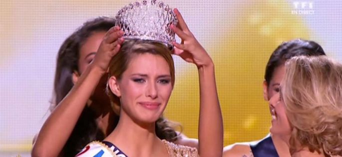 Replay Miss France 2015 : revoir le couronnement de Camille Cerf, Miss Nord-Pas-de-Calais samedi sur TF1