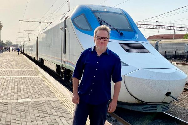 "Des trains pas commes les autres" en Ouzbékistan sur France 5 jeudi 3 août 2023 - Vidéo