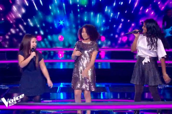 Replay “The Voice Kids” : Rania, Flora et Myriam chantent « Dans un autre monde » de Céline Dion (vidéo)
