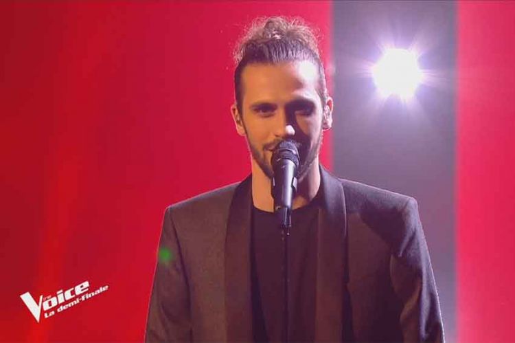 Replay “The Voice” : Clément chante « La quête » de Jacques Brel (vidéo)