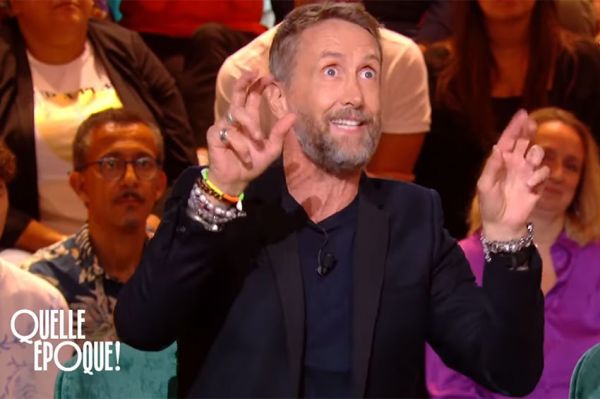 "Le Phil'Pol" de Philippe Caverivière du 7 octobre 2023 dans "Quelle époque !" sur France 2 - Vidéo