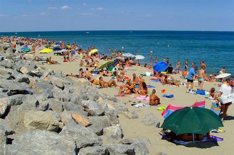 “L'odyssée des plages” racontée par Doria Tillier, bientôt sur France 3