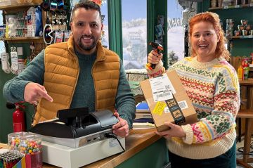Élodie Poux et Majid Berhila rejoignent &quot;Scène de Ménages&quot; sur M6 et forment un couple d&#039;épiciers !