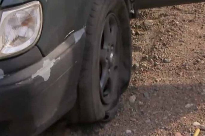 “Pékin Express” : le pneu de la voiture d&#039;un binôme explose alors qu&#039;ils sont en tête de la course (vidéo)