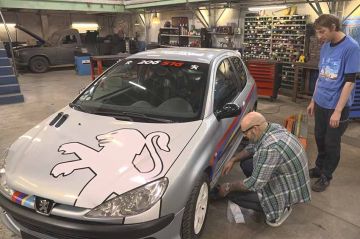 “Wheeler Dealers France” : restauration d&#039;une Peugeot 206 S16, mardi 13 décembre 2022 sur RMC Découverte