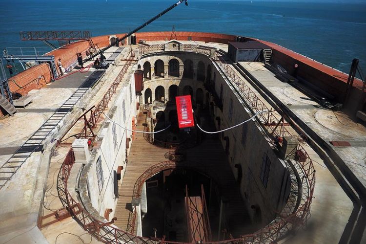 Le retour de “Fort Boyard” propulse France 2 en tête des audiences samedi soir