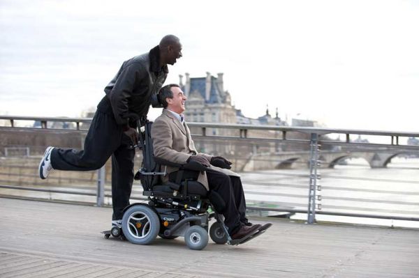 &quot;Intouchables&quot; avec François Cluzet &amp; Omar Sy à revoir sur TF1 dimanche 3 septembre 2023 - Vidéo