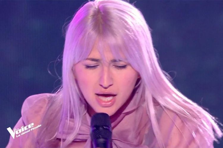 Replay “The Voice” : Niki Black chante « Les portes du pénitencier » de Johnny Hallyday (vidéo)