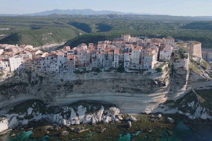 "Falaises de Bonifacio : érosion inévitable ?" sur NOVO19 vendredi 16 octobre 2026