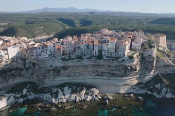 "Falaises de Bonifacio : érosion inévitable ?" sur NOVO19 vendredi 16 octobre 2026