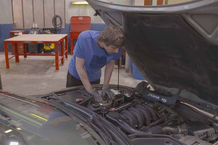 “Wheeler Dealers France” : restauration d'une Simca Vedette Chambord, jeudi 3 mars sur RMC Découverte (vidéo)