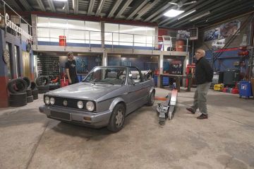 "Wheeler Dealers France" : restauration d'une Volkswagen Golf 1 Cabriolet sur RMC Découverte lundi 16 mars 2026