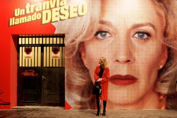 Place au cinéma : &quot;Tout sur ma mère&quot; de Pedro Almodóvar sur France 5 vendredi 26 mai 2023 - Vidéo