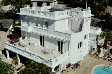 &quot;Une maison, un artiste&quot; : Annie Cordy, la maison blanche de Nini la chance, dimanche 2 juillet 2023 sur France 5