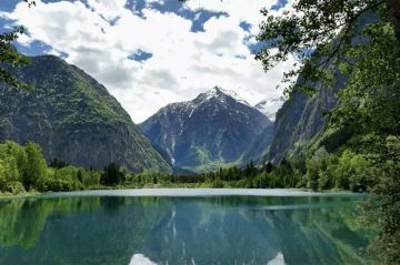 &quot;Les 100 lieux qu&#039;il faut voir&quot; dans les Alpes sur les cols mythiques du Tour de France, dimanche 20 juillet 2025 sur France 5