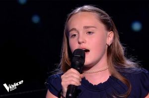 Replay “The Voice Kids” : Eugénie chante « Dommage » de Erza Muqoli (vidéo)