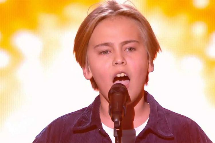 Replay "The Voice Kids" : Iskandar chante "Set Fire To The Rain" de Adele - Vidéo