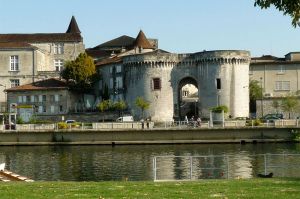 “Meurtres à Cognac” en tournage pour France 3 avec Eléonore Bernheim, Olivier Sitruk et Jean-Yves Lafesse