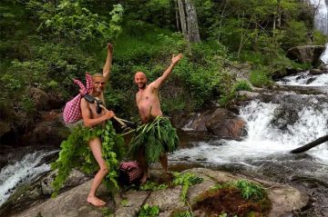 &quot;Nus et Culottés&quot; : Objectif Salagou pour Nans et Mouts mercredi 9 juillet 2025 sur France 5