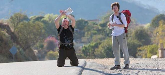 “Pékin Express” : Norbert &amp; Jean ont une technique infaillible... ou presque pour le stop !