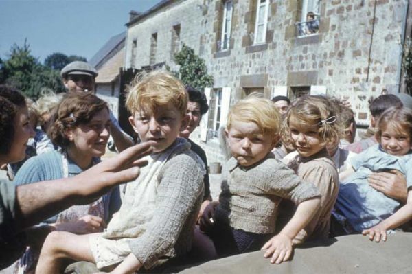 « La France de l'après-guerre » racontée par Denis Podalydès sur France 2 jeudi 15 août 2024