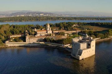 &quot;Des racines et des ailes&quot; : « Sur les sentiers du littoral, du cap d’Antibes aux calanques », mercredi 7 juin 2023 sur France 3 - Vidéo