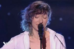 Replay “The Voice” : Camille Hardouin chante « Ne me quitte pas » de Jacques Brel (vidéo)