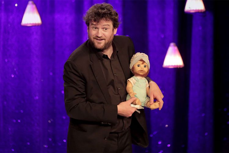 Le spectacle &quot;Le petit dernier&quot; d&#039;Olivier de Benoist à revoir sur C8 vendredi 1er novembre 2024 (vidéo)
