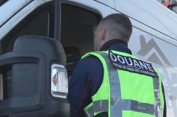 "100 jours avec les douanes aux frontières" sur C8 dimanche 26 janvier 2025 (vidéo)