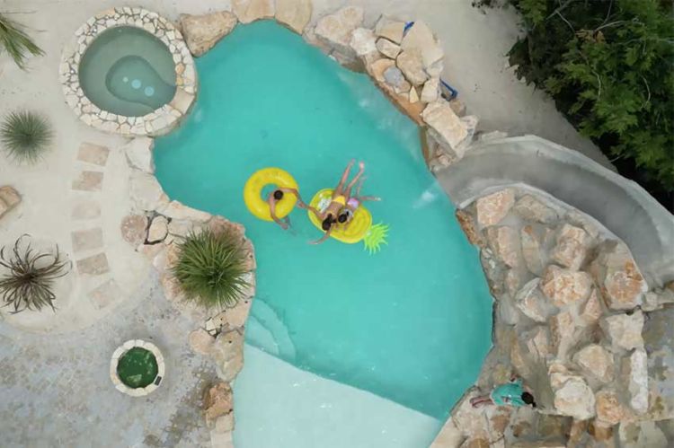 "La folie des piscines : la nouvelle passion des Français" sur RMC Story mardi 11 août 2026