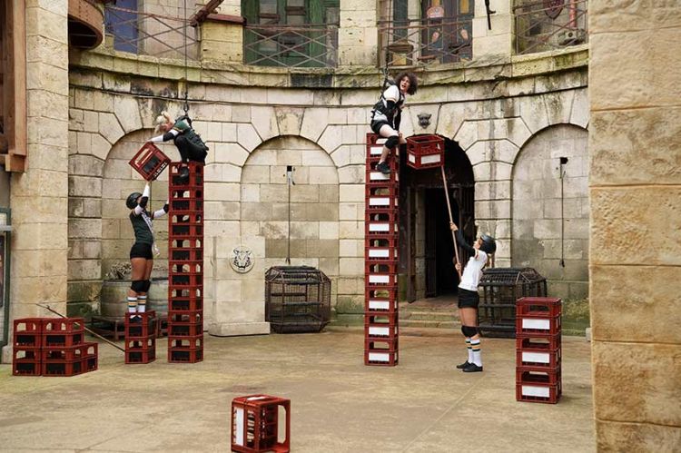 "Fort Boyard" :  Roman Doduik & Caroline Margeridon sur les tours vertigineuses, samedi 22 juillet 2023 sur France 2 - Vidéo