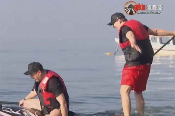 “Pékin Express” : le grand moment de solitude de Patrice &amp; Benjamin sur leur paddle ! (vidéo)