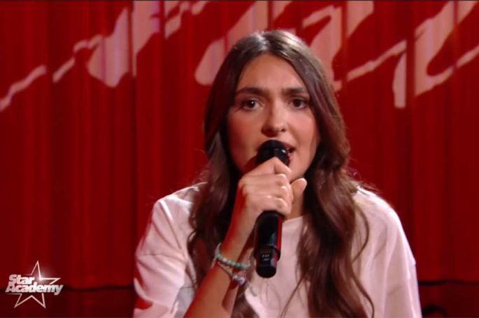 Replay &quot;Star Academy&quot; : Ema chante « Voilà » de Barbara Pravi (vidéo)