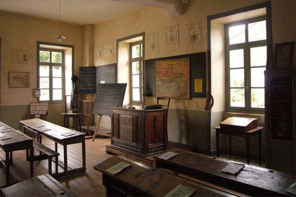 Bientôt sur M6 : &quot;Sur les bancs de l&#039;école&quot; une série documentaire sur l&#039;école des années 1880-1980