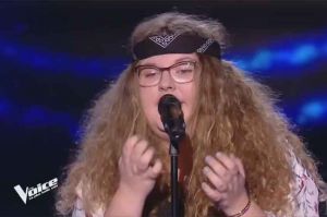 Replay “The Voice” : Camille chante « Leave A Light On » de Tom Walker (vidéo)